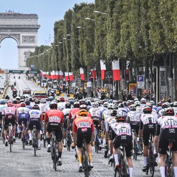 Accès VIP : Tribunes Grand Palais - Tour de France 2025