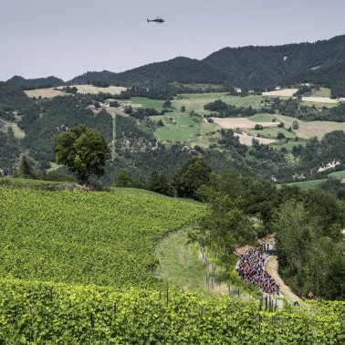 Accès VIP : Le Tour de France vu du ciel en hélicoptère - Tour de France 2025