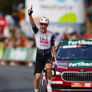 Monuments du Cyclisme Accès VIP : Espace Izoard - Vuelta 2026